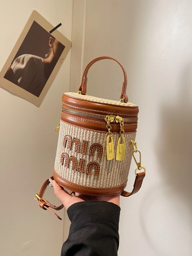 Fashion all-match portable small bag women's 2025 luxury designer new high-end one-shoulder messenger bag woven bucket bag