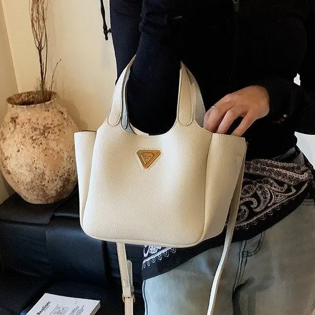 

2025 Summer 342 New Boston Bag Lock Average Size Shoulder Messenger Bag Tote Bag Handbag Casual