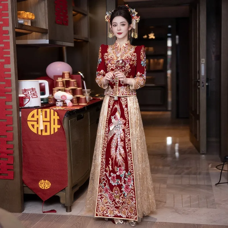 New Chinese-style dragon and phoenix wedding dress with contrasting colors for a short person heavy industry clothing