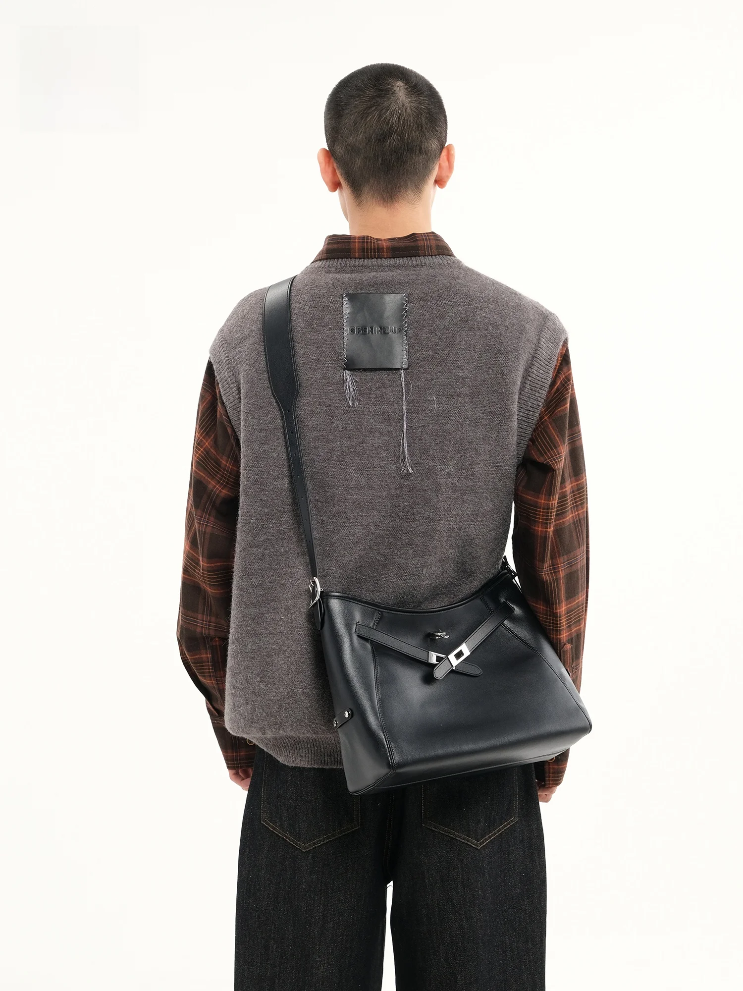 Sofia Soft Genuine Leather Crossbody Bag 2026 New Men's Bag Cowhide Single Shoulder Tote Bag Trendy Motorcycle Element Leisure