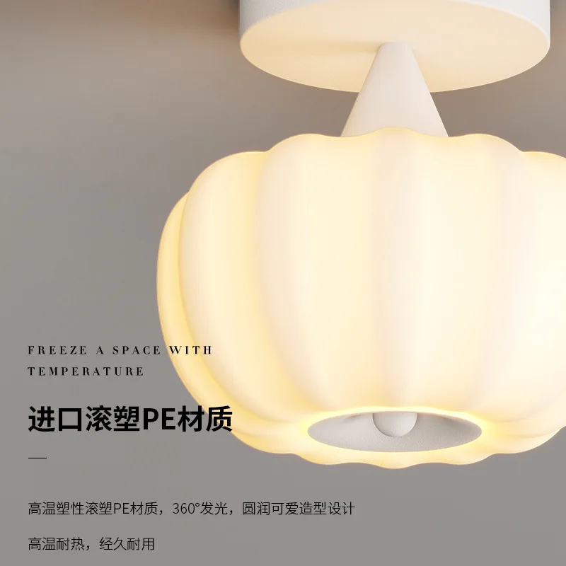 الرياح الكريمية، البساطة، الشرفة، مصباح السقف الصغير، مصباح السرير