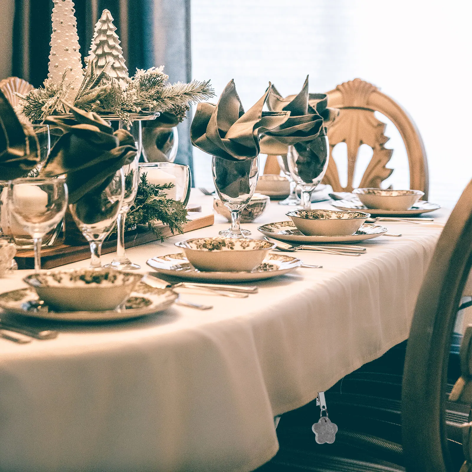 

4Pcs Delicate Tablecloth Weights and Practical for Various Tablecloths Tablecloth Weights Table Cloth Holders