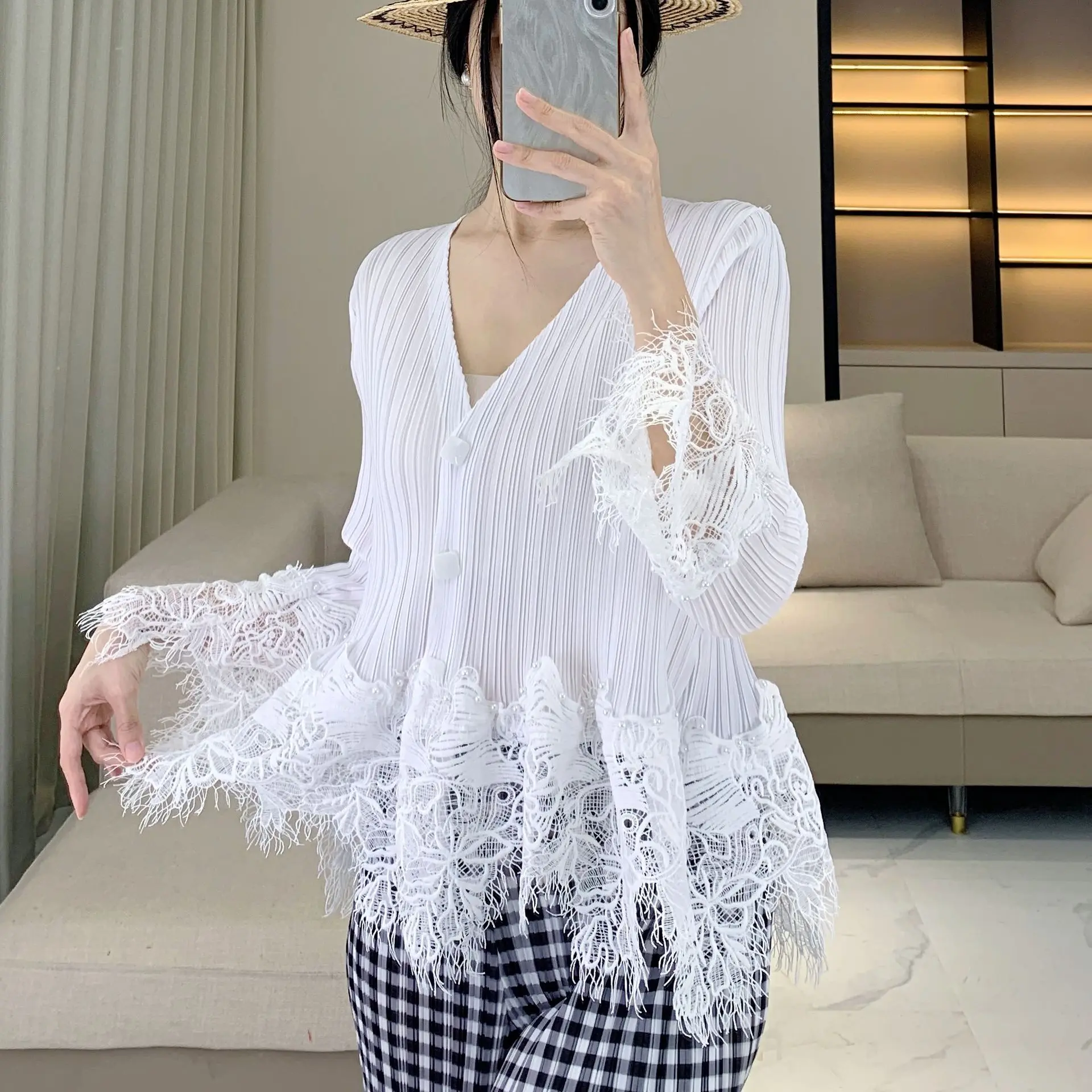 

Miyake плиссированное женское кружевное пальто модное темпераментное однобортное блузка с v-образным вырезом в стиле пэчворк дизайн белый черный топ