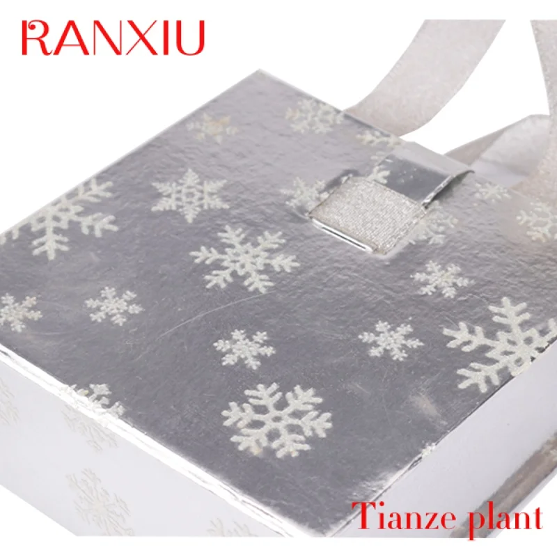 Custom Metalized Silver Paper Packaging Box With Handle Exquisite Fold Gift Box For Candle