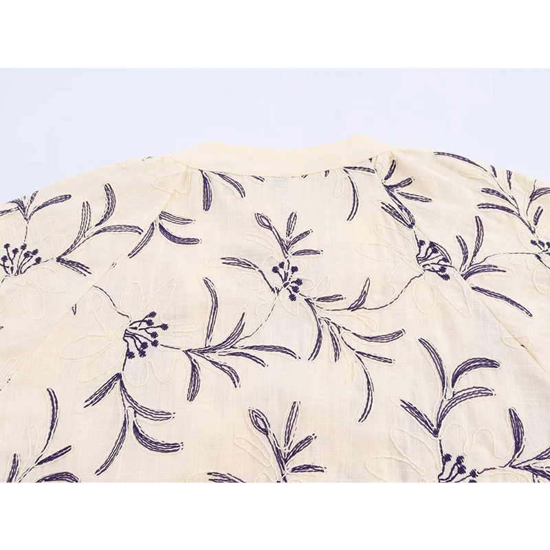 YENKYE 2025 Camisa holgada informal bordada de manga larga con cuello en V y botones delanteros para mujer blusa de otoño