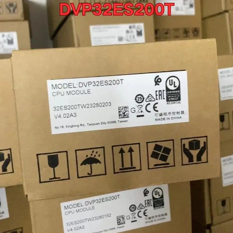 New unused PLC module DVP32ES200T