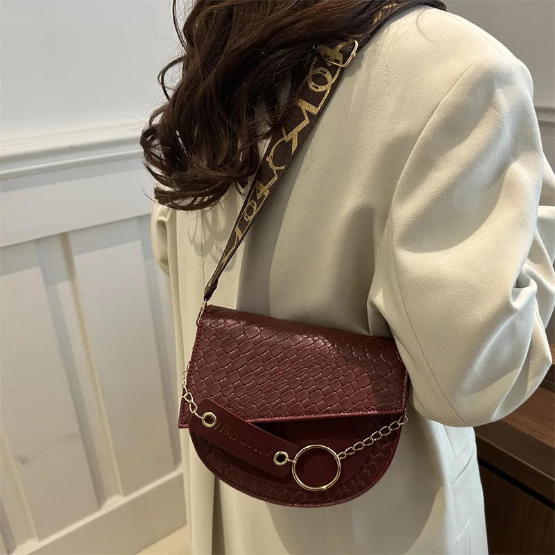 

2025 New Spring and Summer Portable Texture Popular Wide Shoulder Strap Saddle Bag Foreign Style Shoulder Bag Messenger Bag