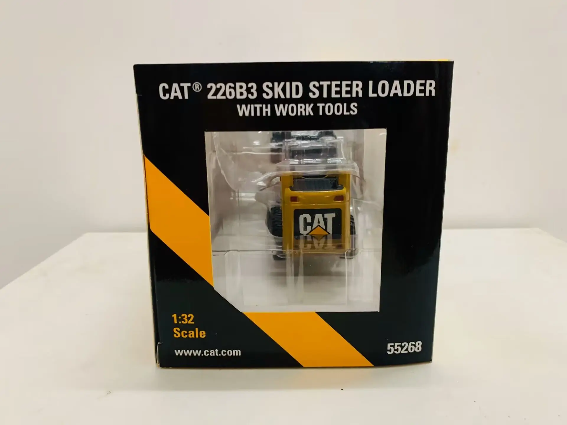 226B3 Skid Steer Loader 1:32 Scale Die-Cast Model 55268 New in Box