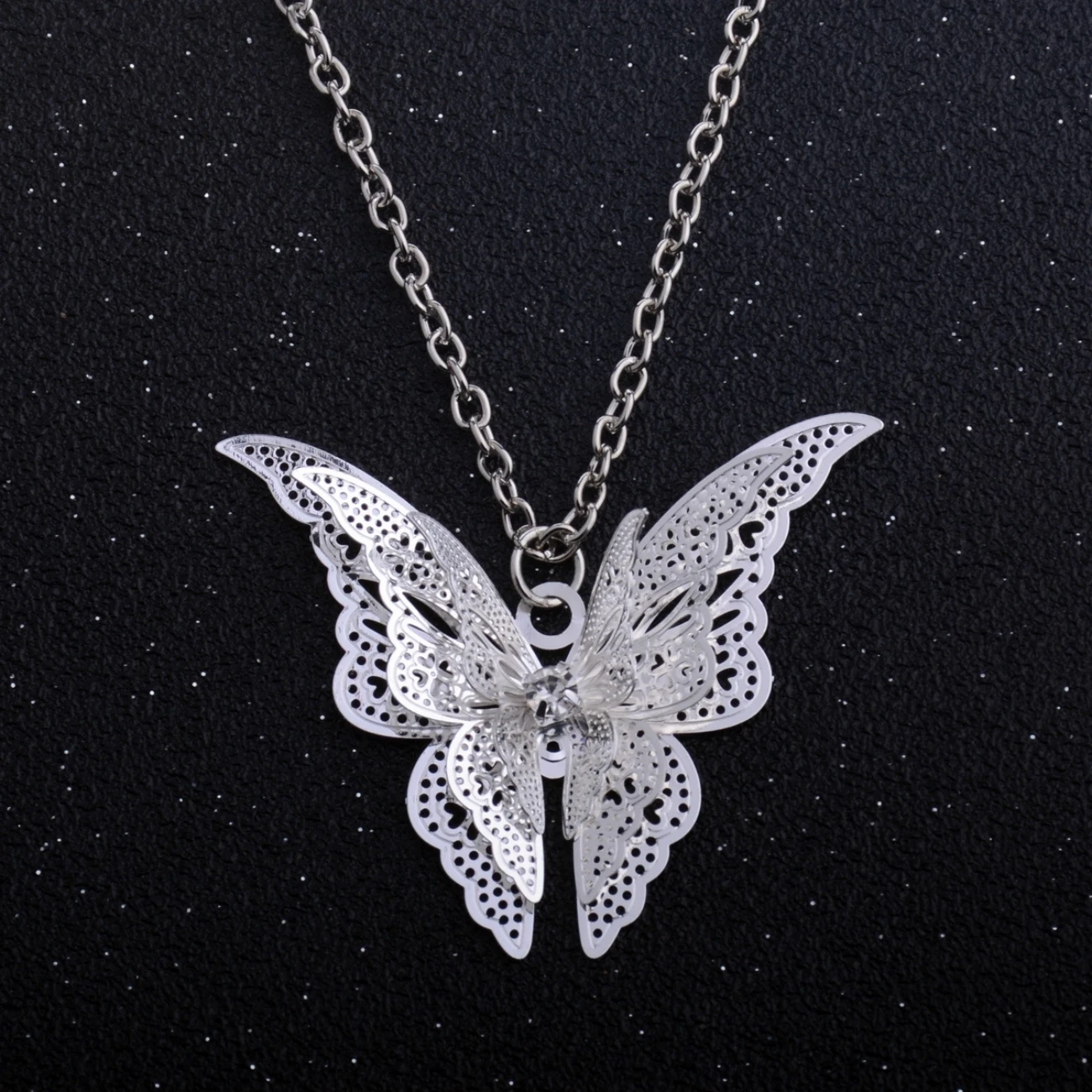 Cartoon cute three-dimensional hollowed out butterfly diamond necklace Sweet retro cool and handsome girl collarbone chain Women