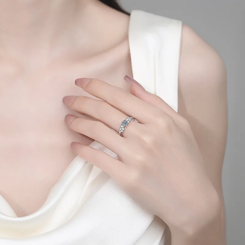 

Moissanite Ring Women Dainty & Exquisite PT950 Platinum - Delicate style, shiny moissanite, platinum elegance