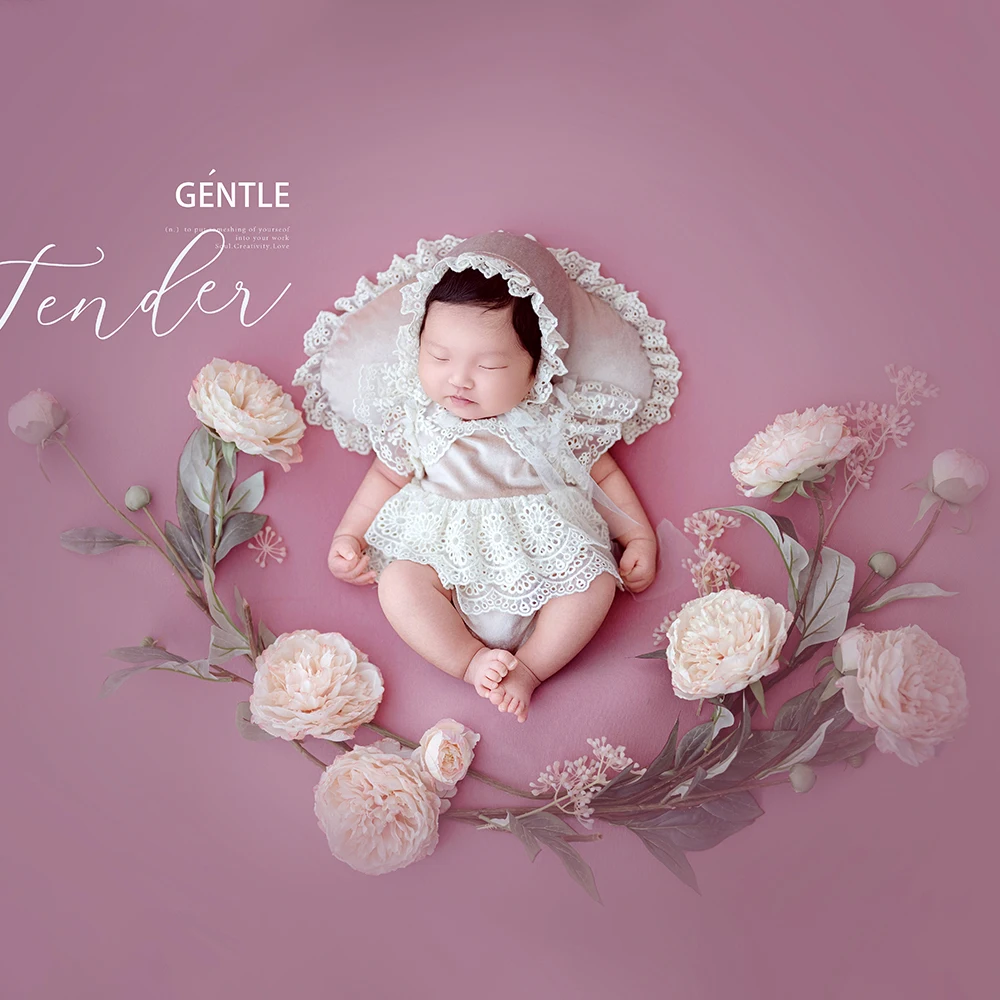 

Newborn Photography Props Baby Lace Dress+Lace Bonnet+Pillow Set Bow Headband Studio 0-1 Month Baby Girl Photo Shoot Accessories