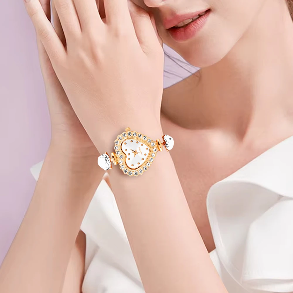 A ladies' white heart-shaped dial design, high-end personality, niche quartz watch, Valentine's Day gift, high-end accessory
