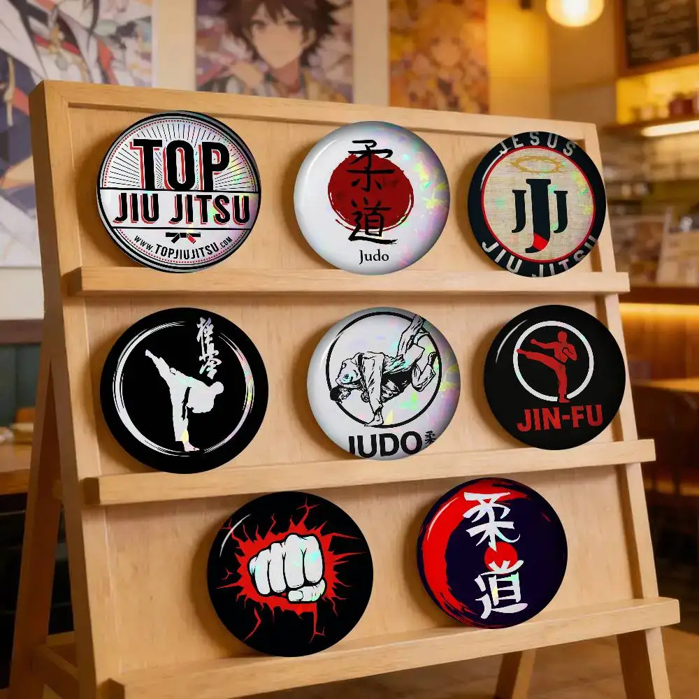 Emblema de Botão Macio com LOGO J-Jujitsu Judo Laser, Engraçado e Divertido, Gnarpy no Skateboard, Meme, Coleção Gamer, Presentes