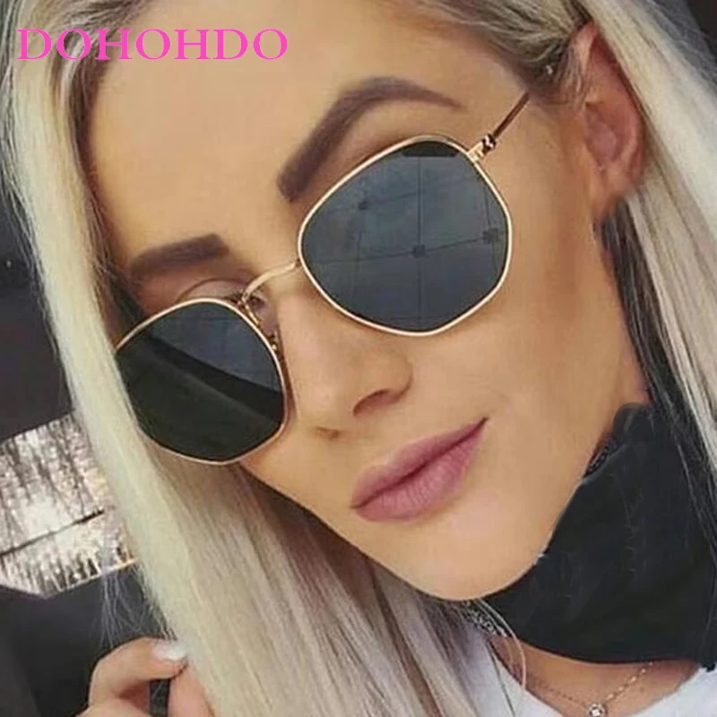

Metal Square Sunglasses Women Men Classic Fashion Brand Designer Outdoor Sports Summer Traveling Sun Glasses UV400 Gafas De Sol