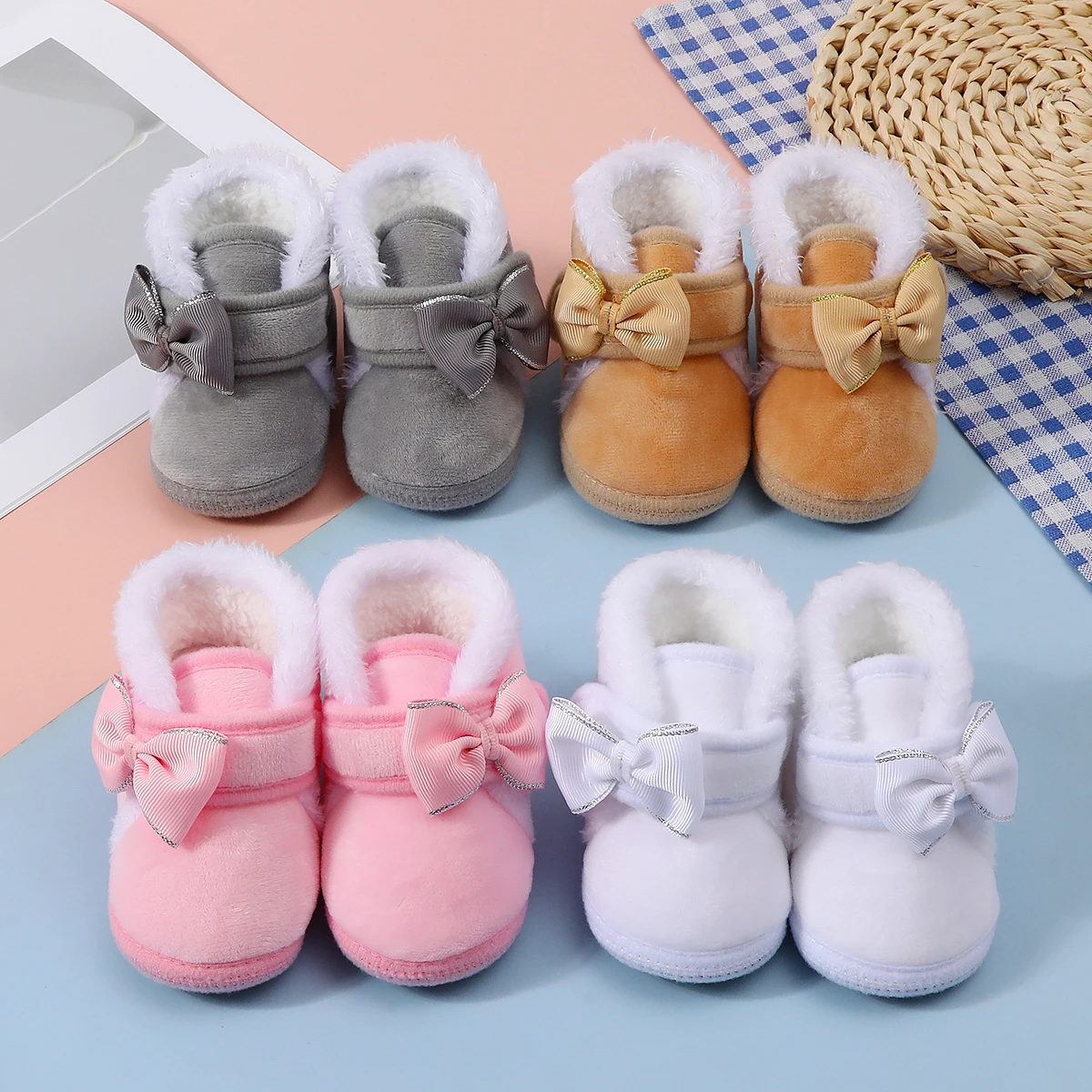 

Baby non-slip toddler boots, cute bow design, soft flat shoes for infants, suitable for indoor holiday parties and gatherings.