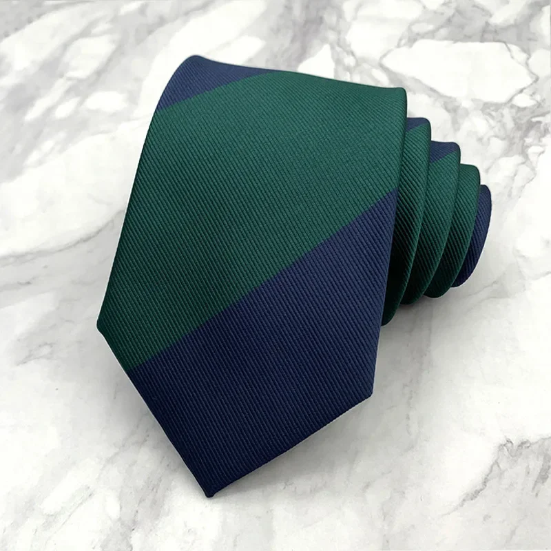 Green tie men's gentleman influencers, formal attire, suit accessories, business trends, fashion, leisure, personality, artistic