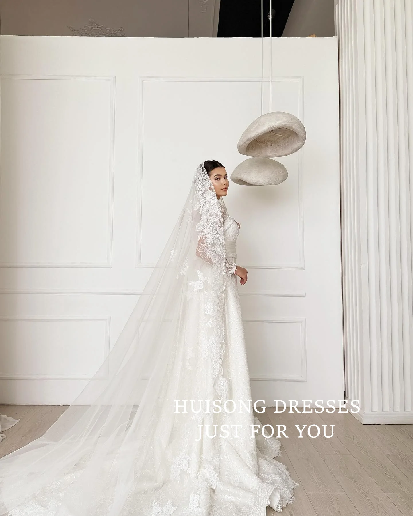 HUISONG فساتين زفاف إسلامية مخصصة دانتيل زينة رقبة دائرية فستان عروس بأكمام طويلة على شكل حرف a فستان زفاف طويل متواضع #2