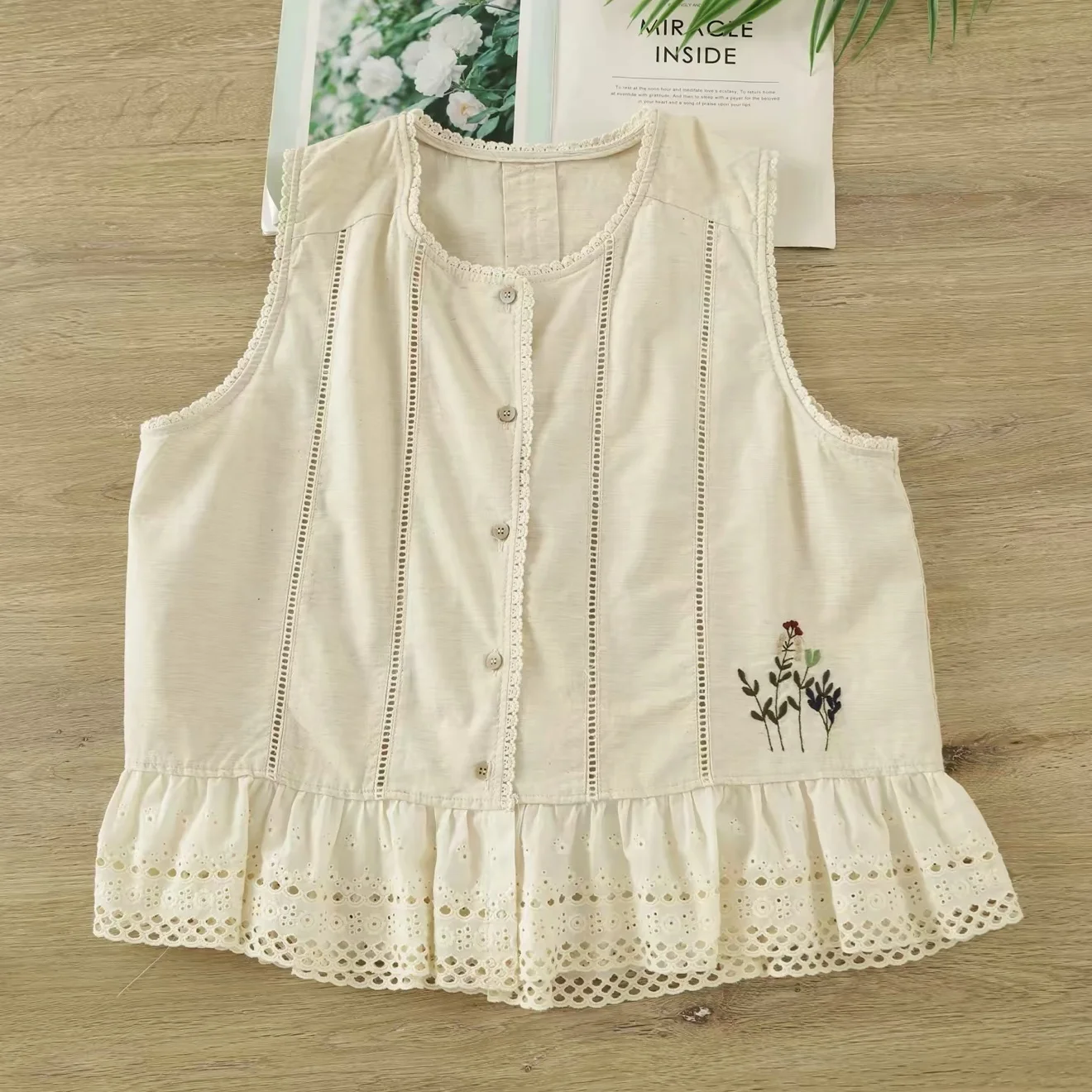 

2026 Women's Lace Trim Cotton Linen Waistcoat Mori Girl Floral Embroidered Ruffle Hem Sleeveless Sweet Layering Vest