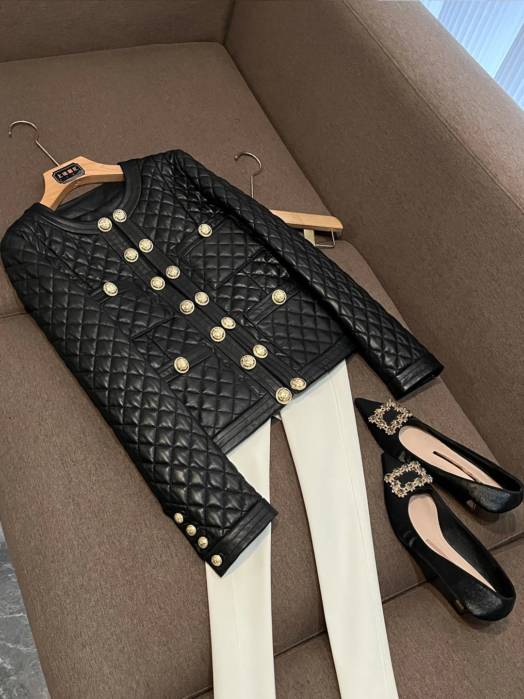 レトロなスタイルの本革ジャケット、女性用シープスキンコート、ファッショナブルなマットデザイン、2025年冬新作