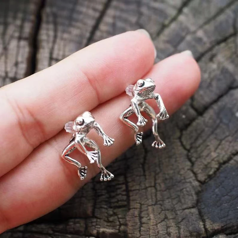 Punk Retro Silver Color Cute Frog Earrings for Women Gothic Fun Animal Piercing Earrings for Girls Party Fashion Jewelry Gifts