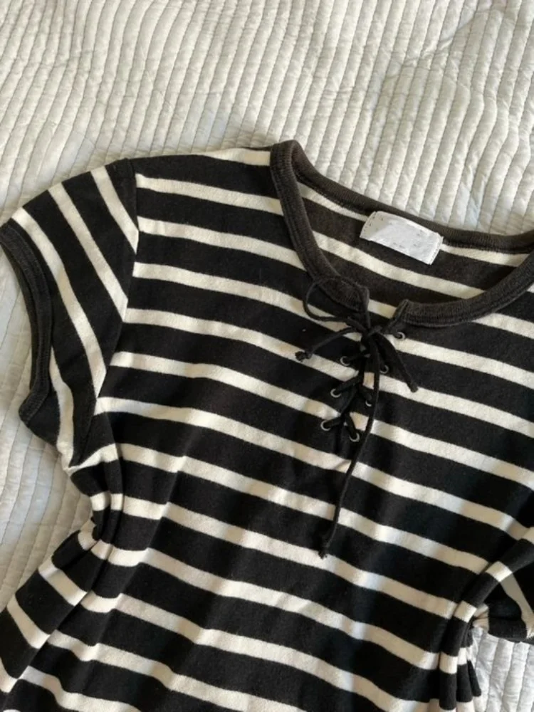 Letnia Nowa Brązowa Czarna Koszulka Damska w Paski na Ramiączkach Y2K Retro Harajuku Wyszczuplająca Modna Damska Bluzka Styl Milenijny