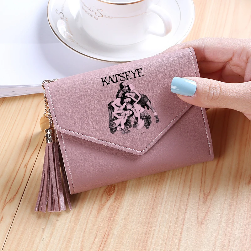 

Fashion K POP K-KATSEYE Wallet Cute Printed Short Coin Purse with Tassel Trendy Woman's Bank Cards Storage Bags Birthday Gifts