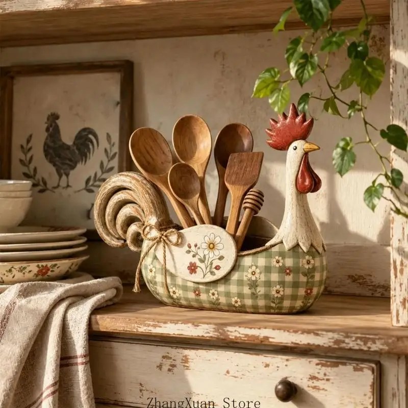 Country Chicken Besteckbehälter aus Holz mit deckellosem Zugang und Gingham-Blumendetail für die Tischorganisation 3XUF – Detail 9