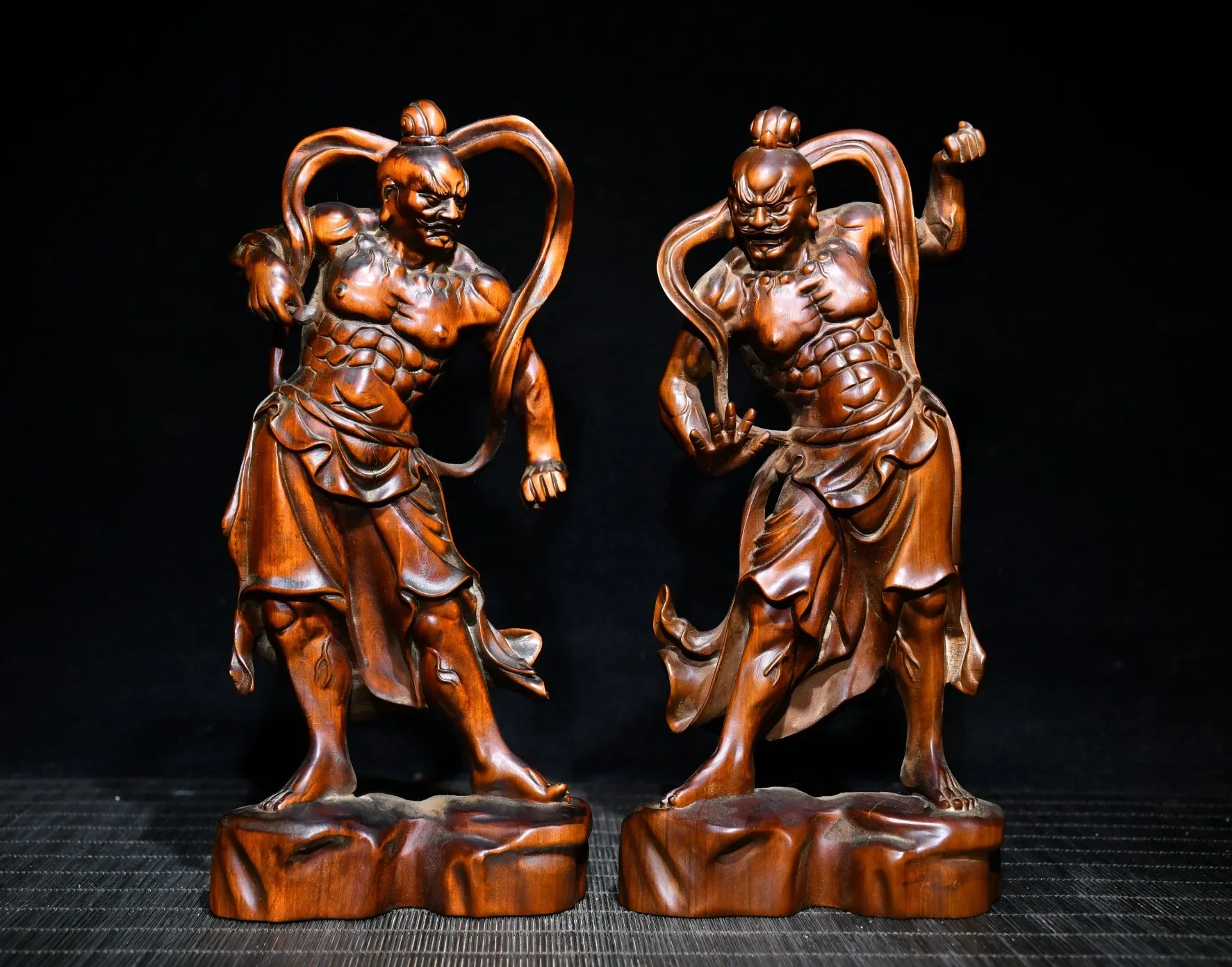 

8"Tibetan Temple Collection Old Boxwood Humming Two General statue A pair Door god Office Ornaments Town House Exorcism