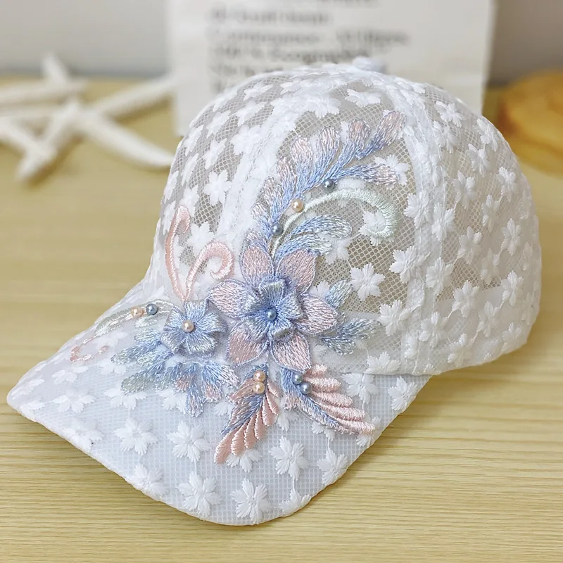 Berretto da Baseball estivo per donna fiori ricamati in rete traspirante cappello con lingua d\'anatra protezione solare cappello parasole berretto a