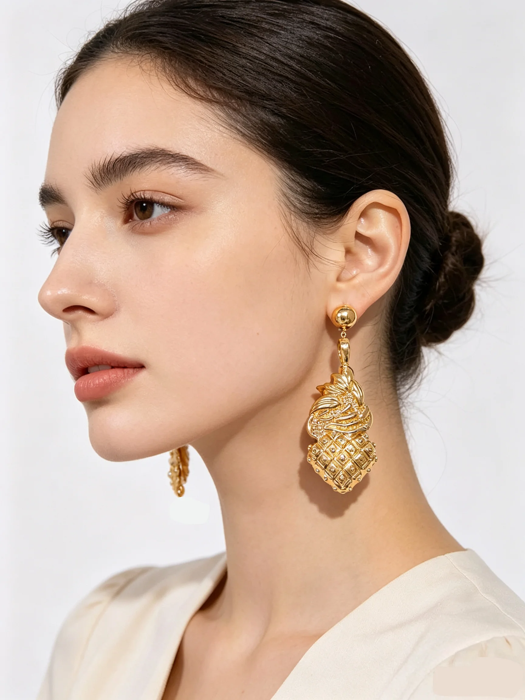 Trendy Gold Plated Pineapple Statement Dangle Earrings Exaggerated Tropical Fruit Jewelry for Women Vacation Party Accessories