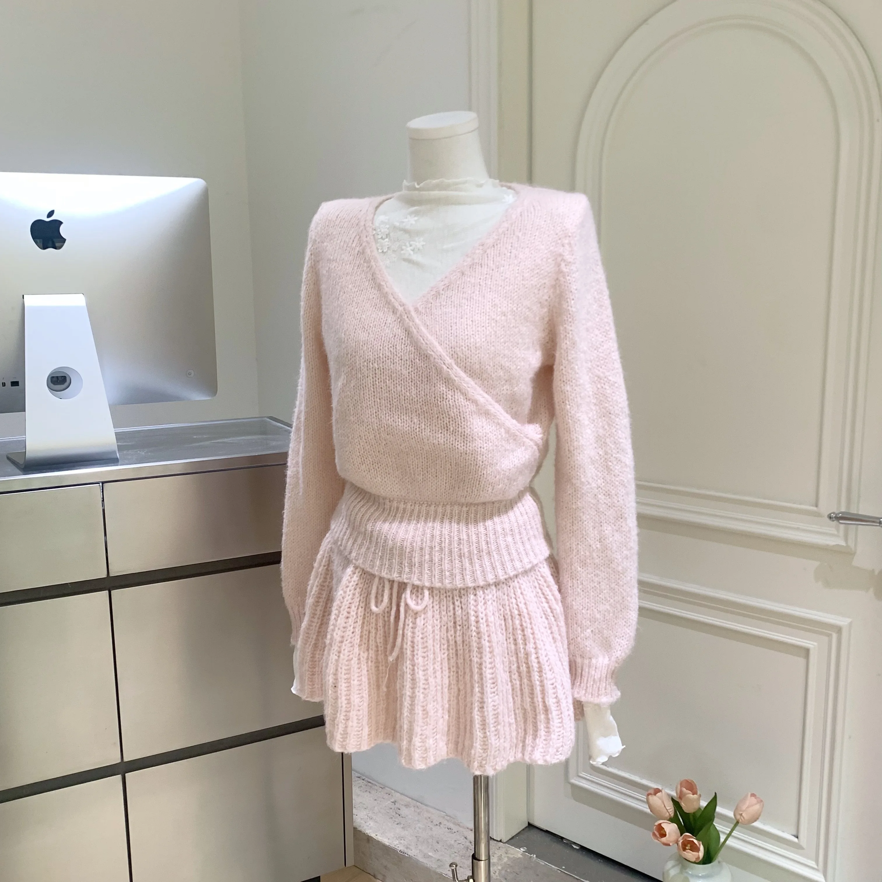 

Women's Autumn Winter Lovely Pink Two Pieces Knitted Skirt Set Lady V Neck Long Sleeve Short Sweater + A Line Short Skirt