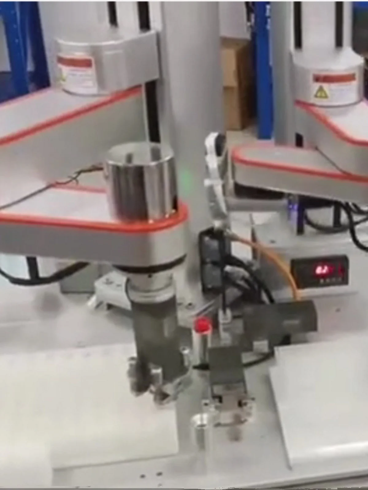 Pequeño robot de brazo mecánico de 4 ejes eficiente de escritorio