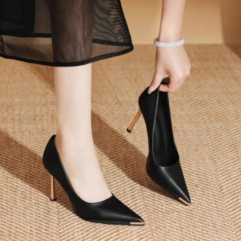 

Новинка 2023 года, черные универсальные пикантные туфли на мелком каблуке с острым носком на французском каблуке для женщин