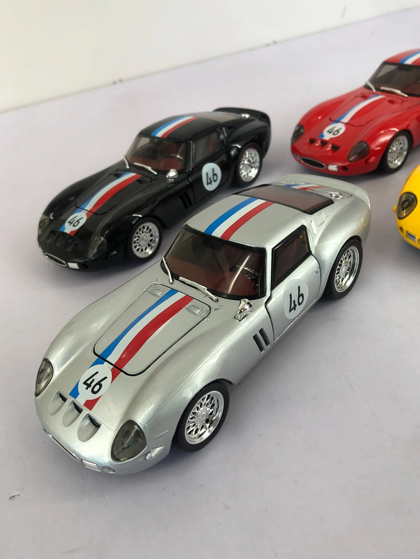 1:32 имитация модели 250GT из цинкового сплава, статическое украшение, металлический коллекционный подарочный автомобиль