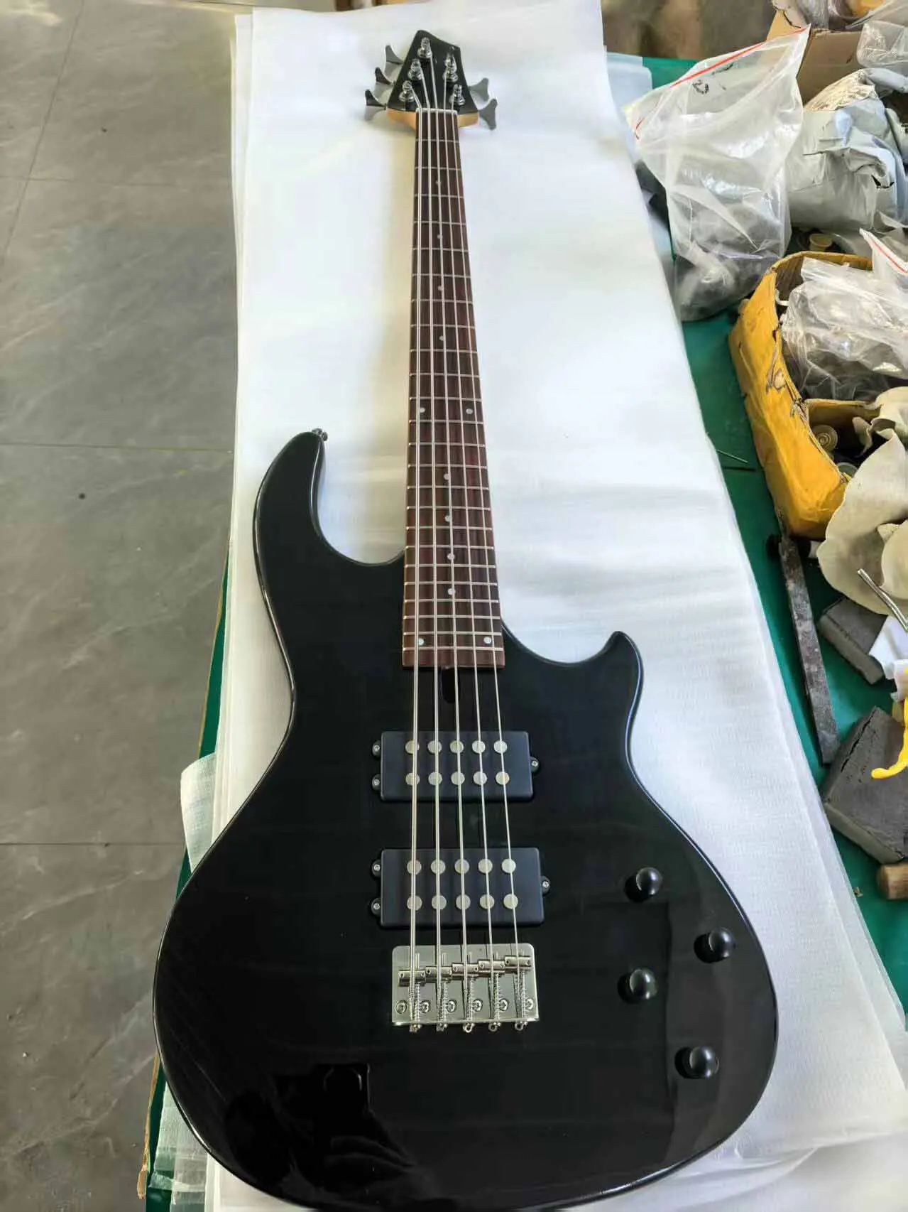 4 & 5 String GW MK3 Electric Bass, Gloss Black, Ready Stock