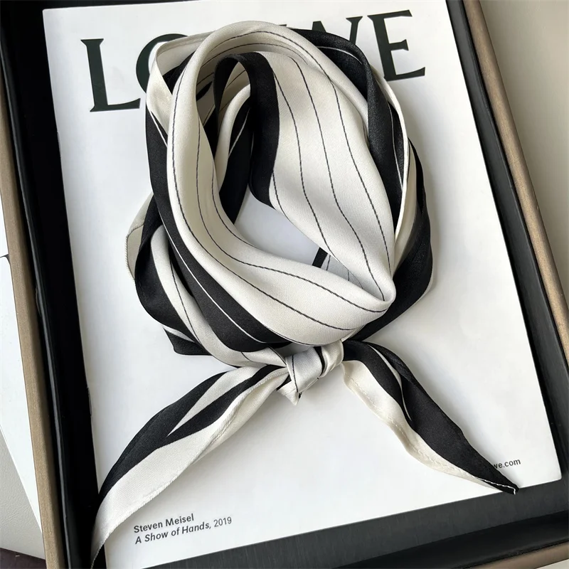 

Ele Triangular Diamond Bla White Striped Silk Scarf Women's 2024 New Long High-End Feeling irt Ne Scarf Faion Acc...