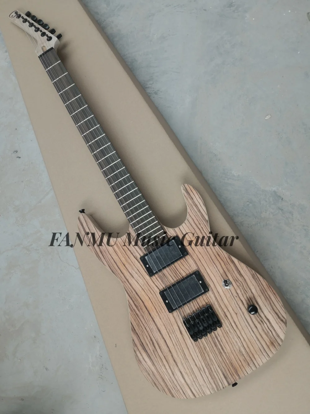 Natural guitar, fixed bridge, zebra-patterned top solid wood body, rosewood fingerboard 24 Frets, black tuner, unpainted guitar,