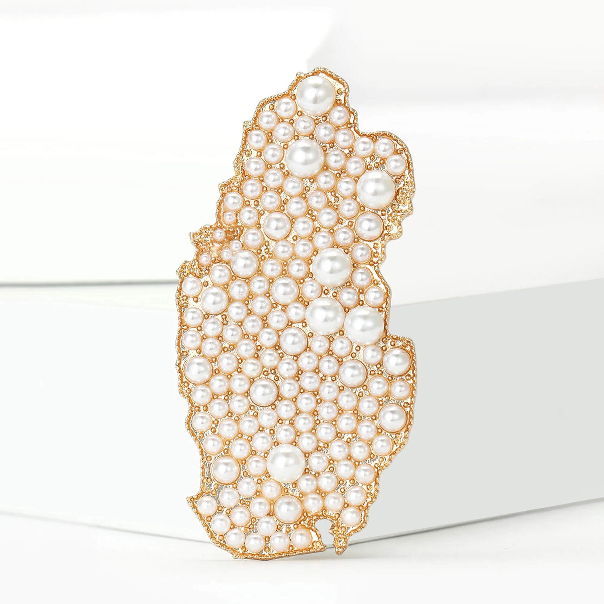 دبابيس خريطة قطر لؤلؤة فاخرة من بيوت آند بيري للنساء كقلادة وإكسسوارات مجوهرات لعطلة اليوم الوطني