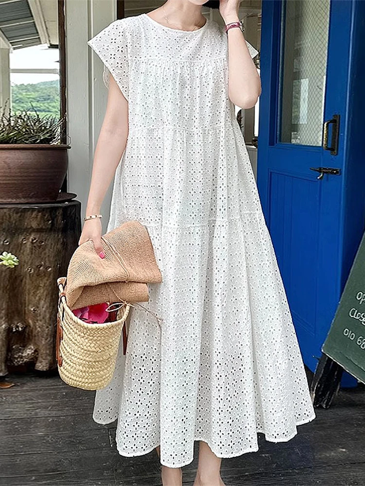 Vestido Midi Estilo Coreano com Decote Redondo, Manga Flutuante, Camadas, Bordado Vazado e Caimento Solto – Perfeito para o V...