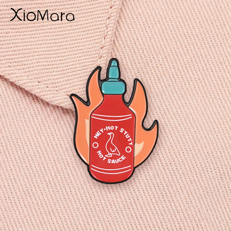 Spicy Rooster Sriracha Enamel Pin Hot Chili Sauce Bottle With Flame Spicy Food Fans Brooch Lapel Badge Jewelry Gift for Friends