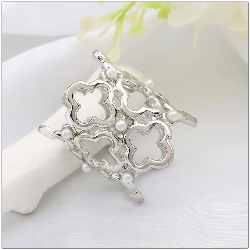 SHEEGIOR piękny Hollow Clover szalik klamra broszki dla kobiet moda biżuteria złoto srebro cylindra w kształcie litery szalik broszka Femme prezent