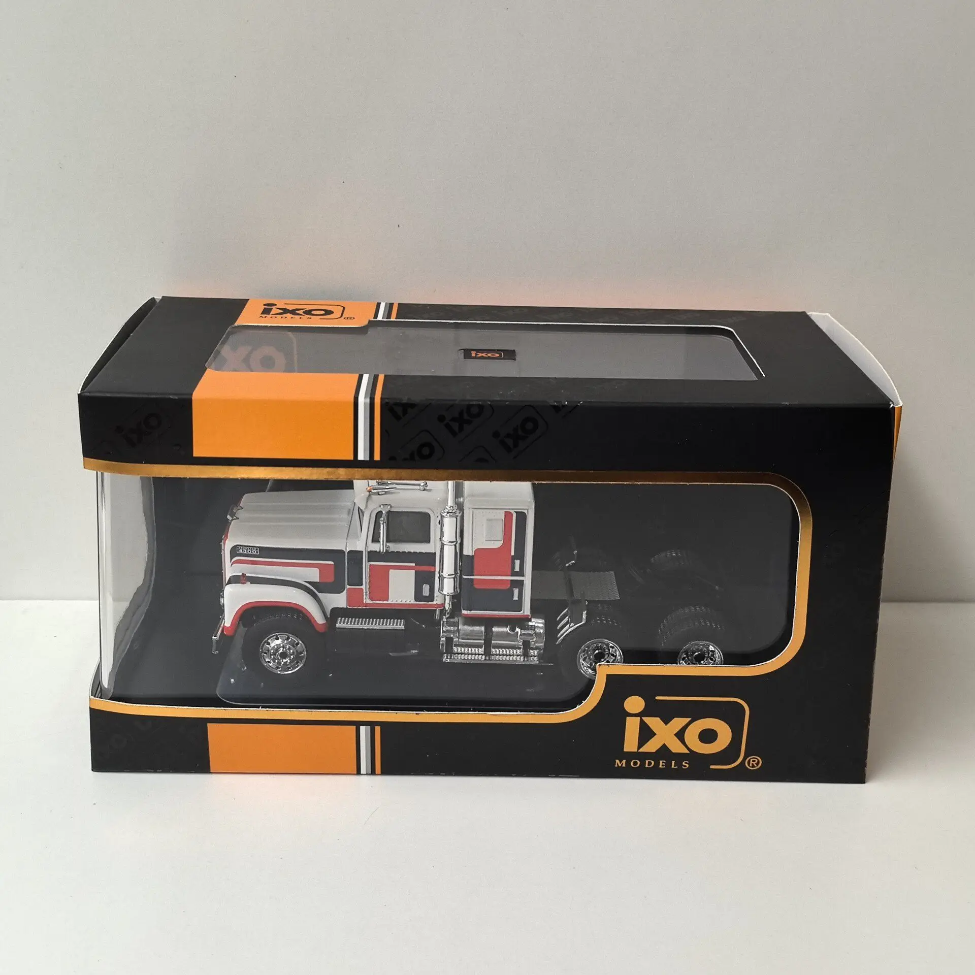 Modelo de Camión con Remolque International Transtar 4300 1980, Escala 1/43, Marca Diecast IXO, Aleación T3