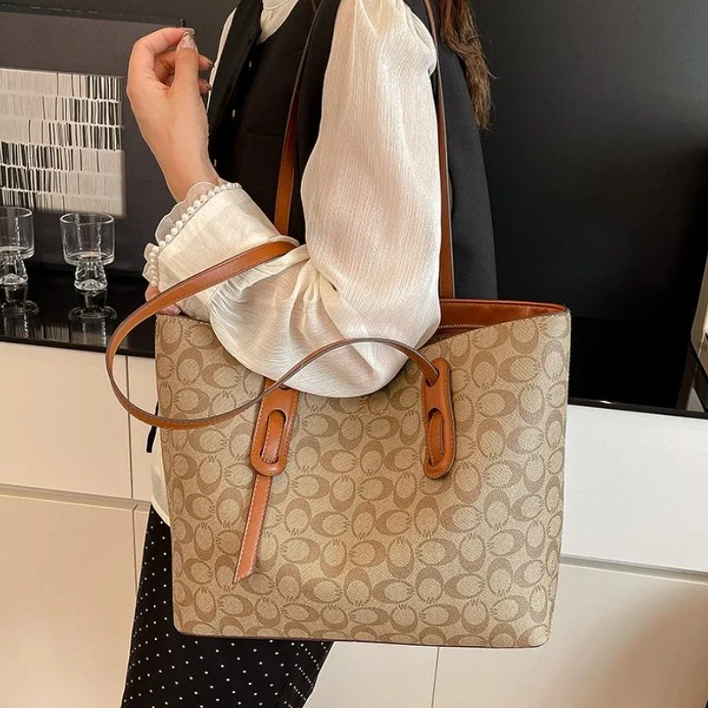 

Женская сумка для покупок большой вместимости, новый стиль 2025 года, суперпопулярная пригородная сумка с принтом, стильная и универсальная сумка-тоут на одно плечо