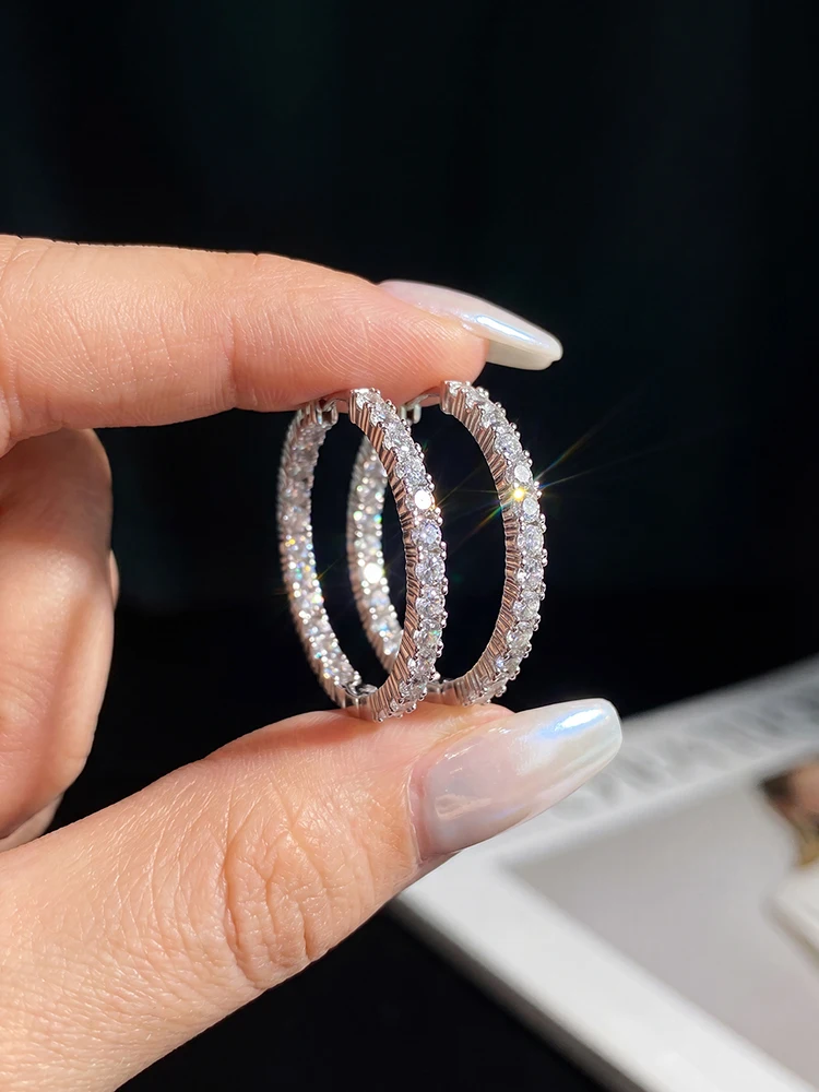 Luxuriöse, vollständig mit echten, runden Moissanit-Diamanten besetzte Hochzeitsohrringe für Damen, ein modisches Geschenk, ideal für den täglichen Gebrauch, origineller, trendiger Schmuck. – Detail 2