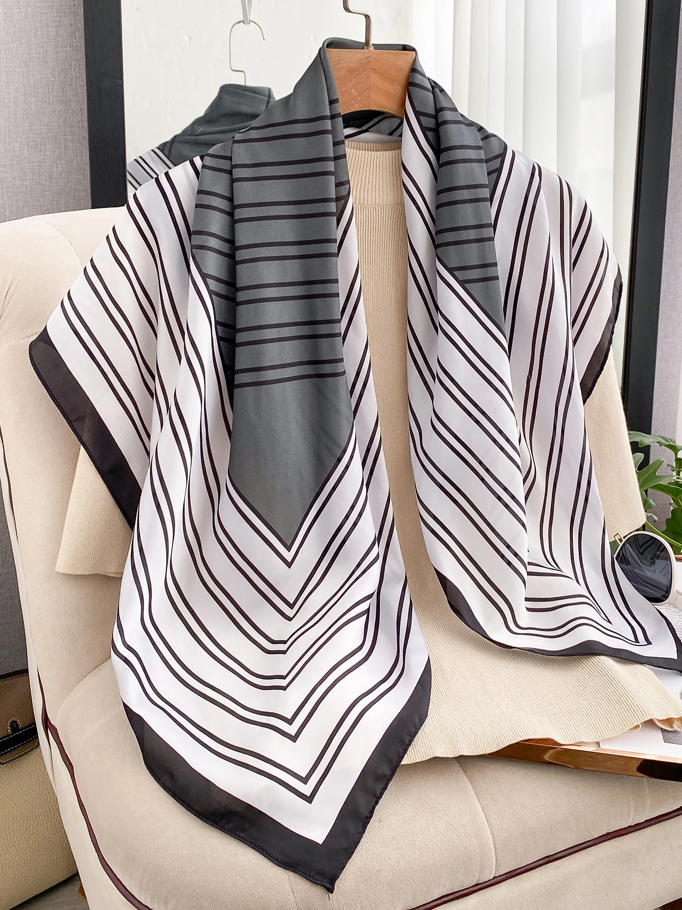 Luxuriöser 90*90cm quadratischer Seidenschal für Damen, modischer bedruckter Schal, elegantes Halstuch, Bandanas, Hijab, weicher Satin-Damenschal