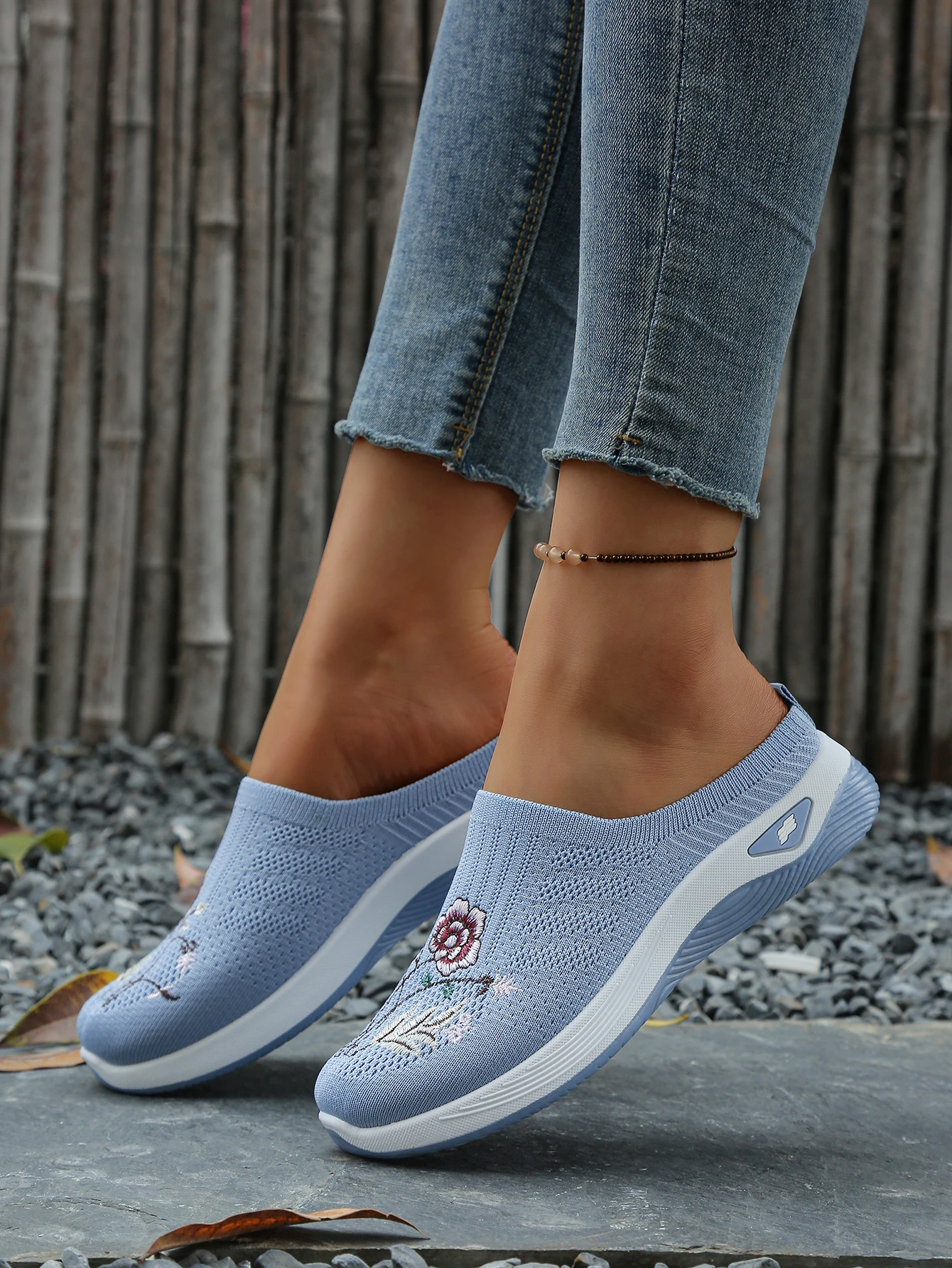 Große Größen Damen Rückenfreie Plateau-Sneaker mit Blumenstickerei, Mesh-Slipper, rutschfeste, bequeme Freizeit-Slipper für Senioren zum Gehen – Detail 6