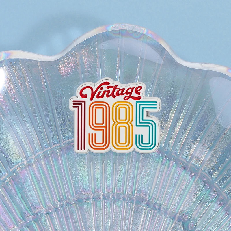 Vintage 1985 Hard Enamel Pins Retro Nostalgia 40th Birthday Logo Brooches Clothes Lapel Badge Jewelry Birthday Gift For Friends