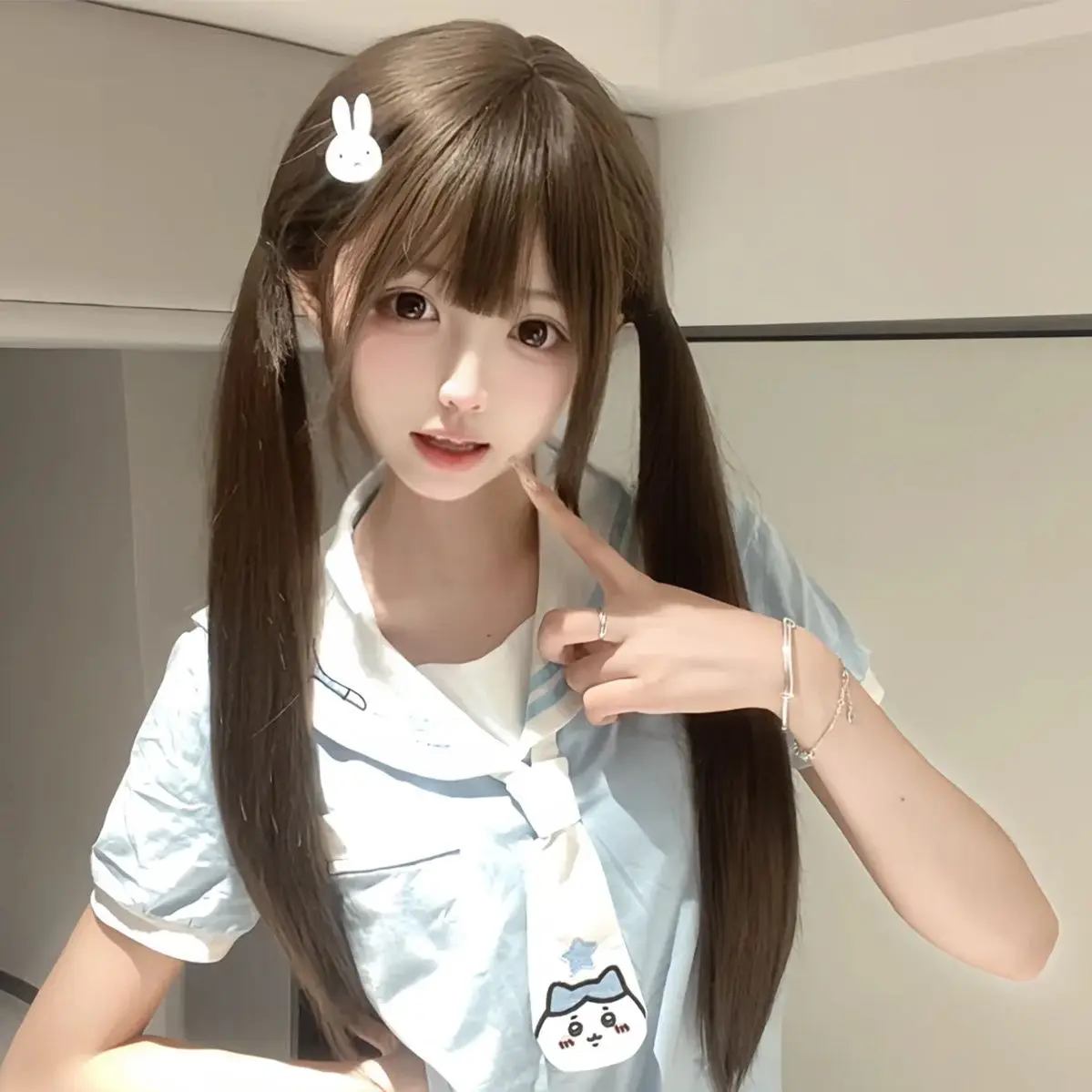 ‌ Lolita pruik - zwart lang steil haar 70 cm met pony, Twin Tails bruin cosplay, JK schoolmeisje volledige pruik voor schattige anime-look