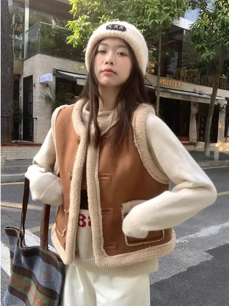 

Warm Lamb Velvet Vest Jacket Women's Spring 2026 New Brown Loose Pocket Fur Integrated Trendy Vest Comfortable Thickened