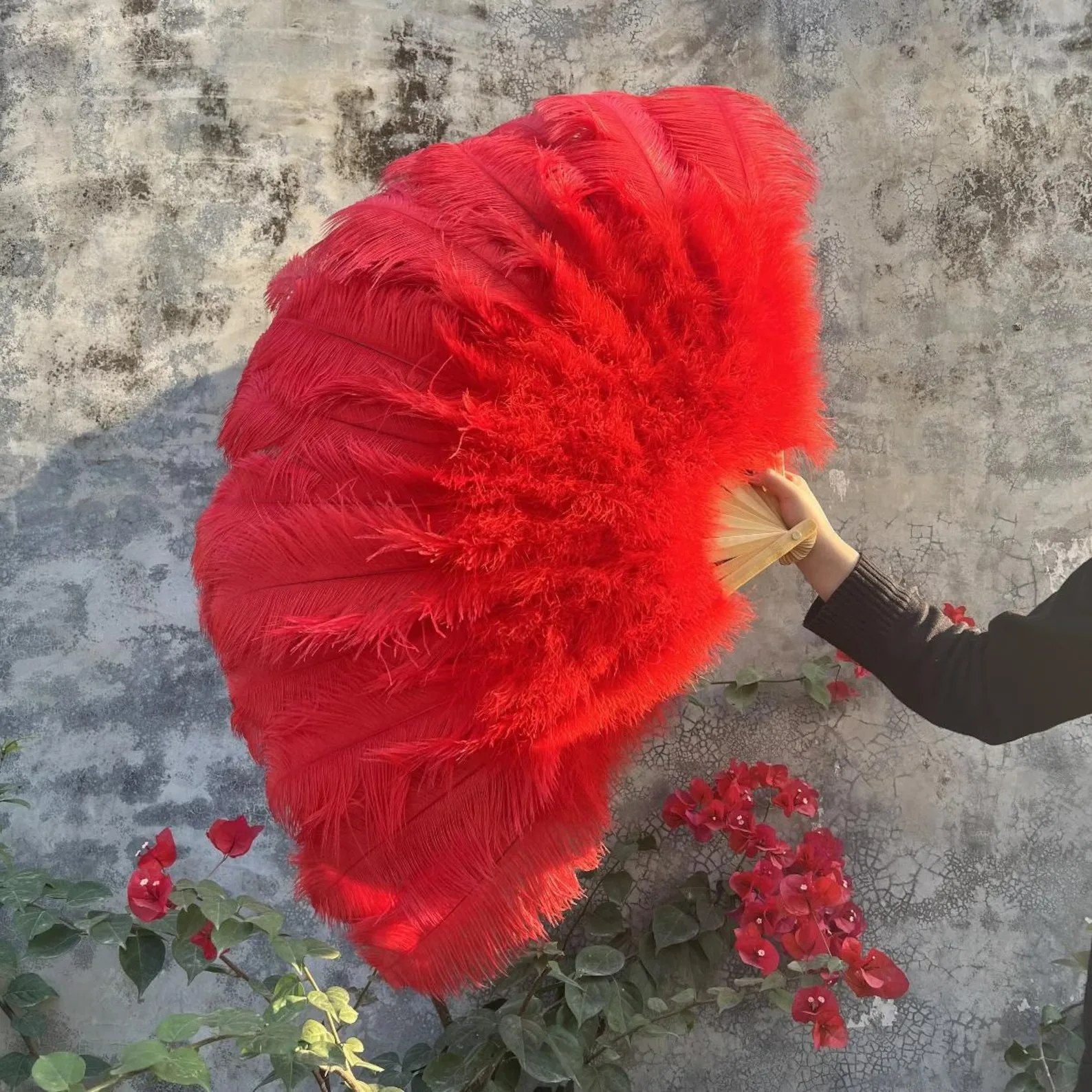 13 Bones Red Ostrich Feather Fan 70CM 100CM Large Feather Folding Hand Fan for Carnival Christmas Party Dance Show Decoration